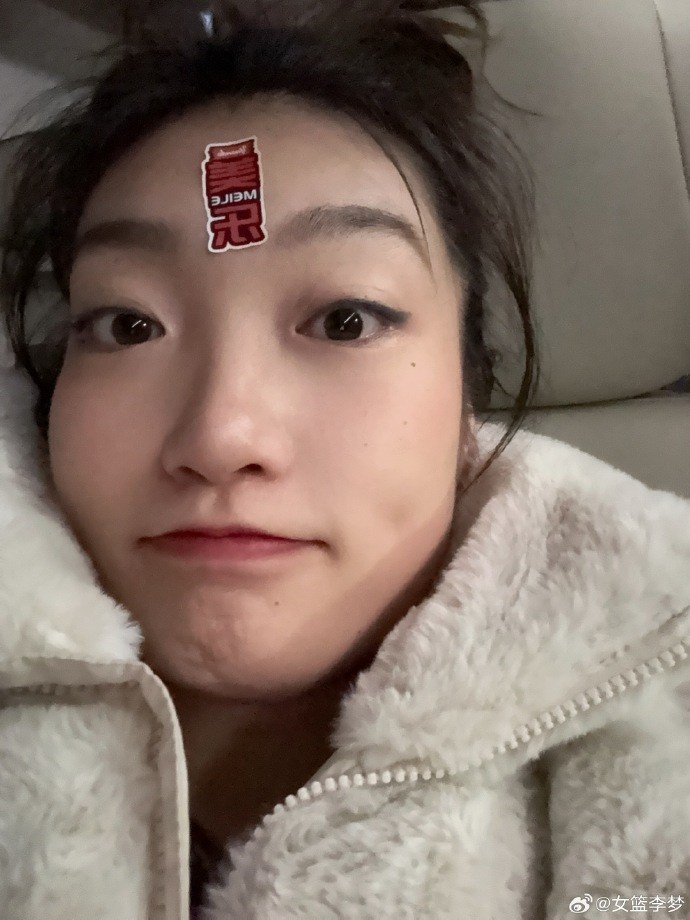 李夢曬喜慶照：新年新愿舊夢！巳巳順遂！